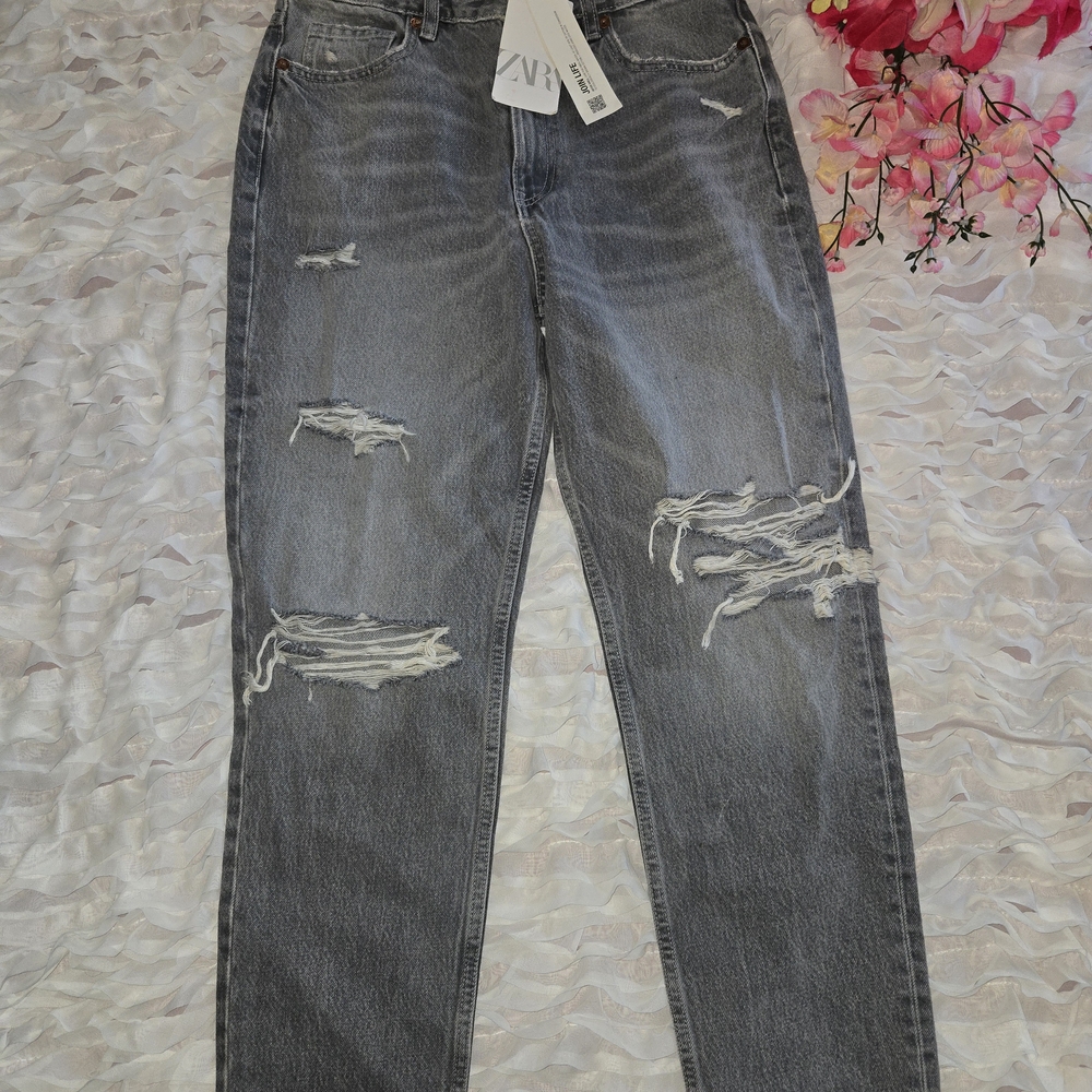 Zara Gray Straight Leg Jeans with Subtle Distressing